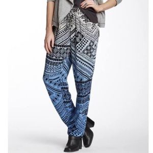 Gypsy 05 Minerva blue print drawstring pants